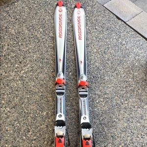 Downhill Rossignoll skis (and boots)